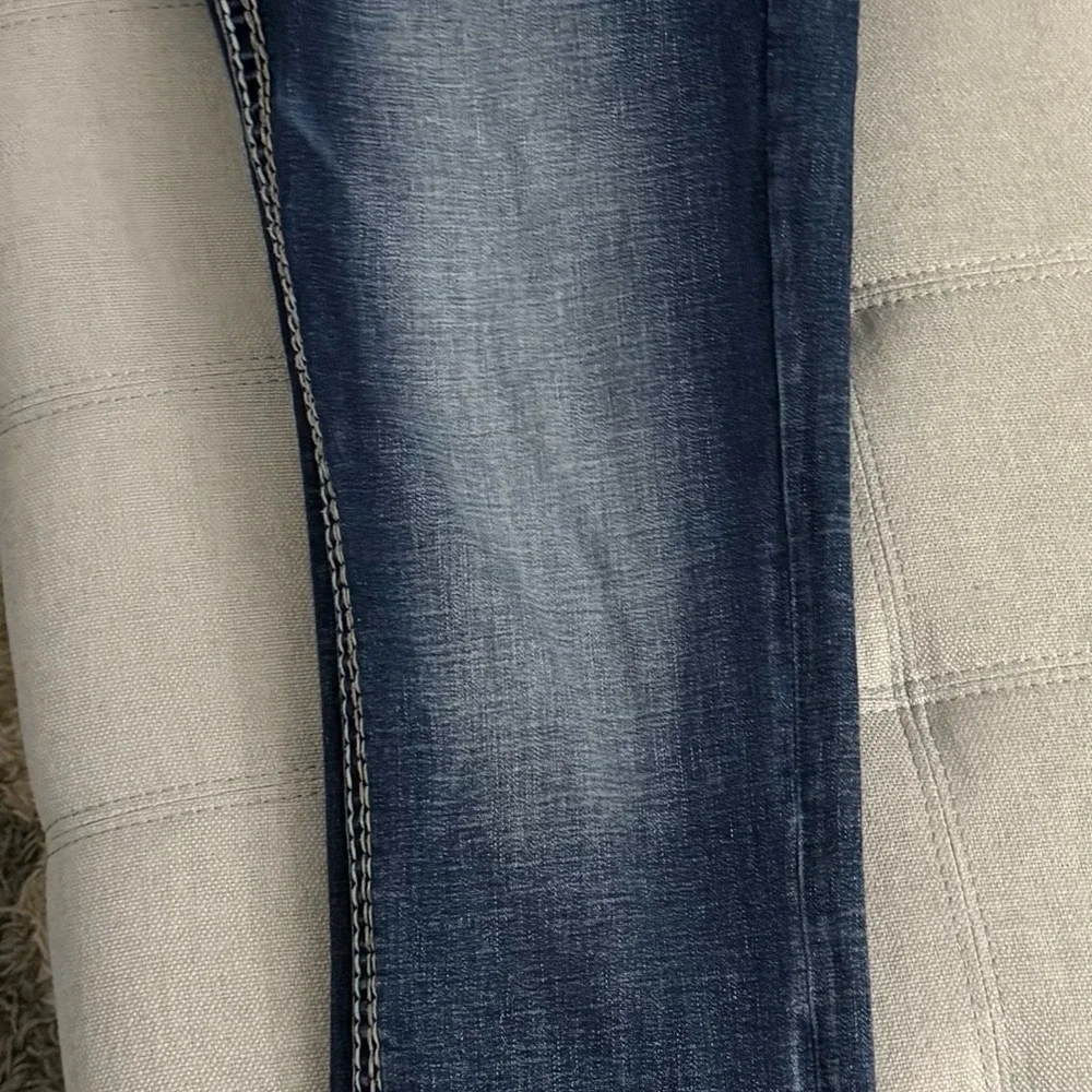 Rock Revival Indigo Jeans with Embroidered Details - Picture 4 of 8